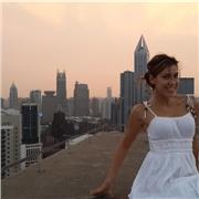 Insegnante di diritto ed economia e di inglese impartisce lezioni nelle discipline affini ed in inglese e cinese